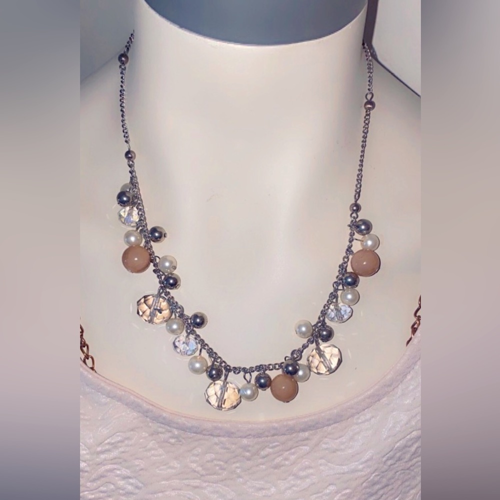 🌸🌺🌼Alyssa Lee Clear & Cream Rebecca Necklace